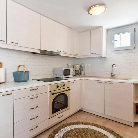 Niki's 아파트 아다마스