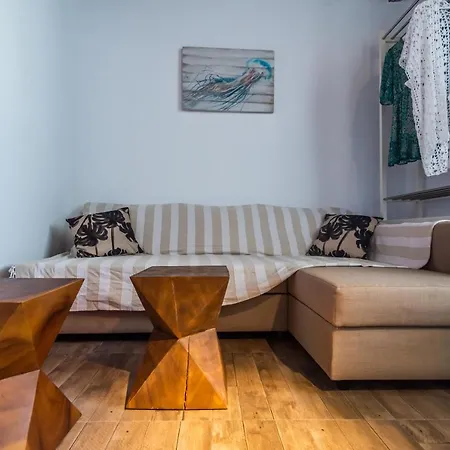 아파트 Niki's 아다마스