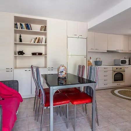 아파트 Niki's 아다마스