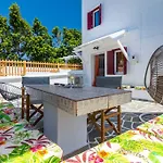 Niki's Appartement Adamantas (Milos)