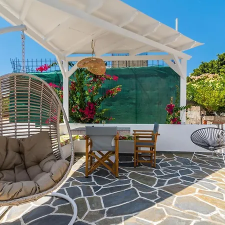 Niki's * Adamantas (Milos)