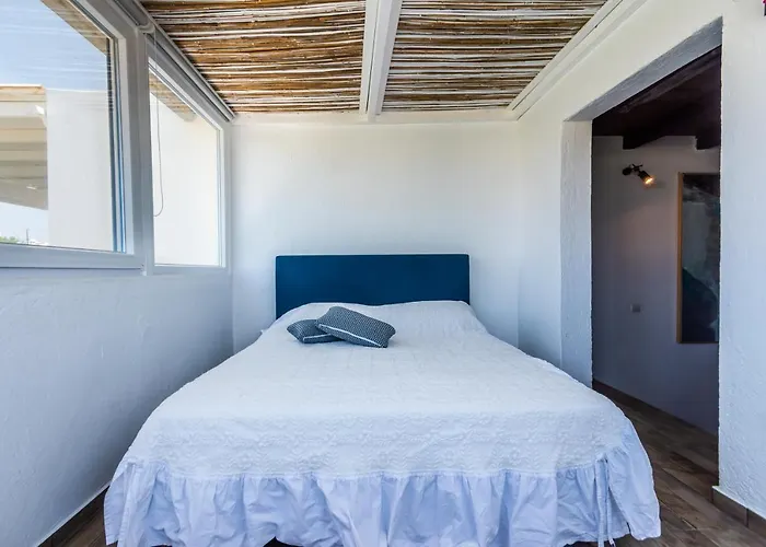 Niki's * Adamantas (Milos)