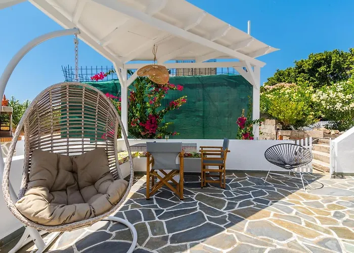 Niki's * Adamantas (Milos)